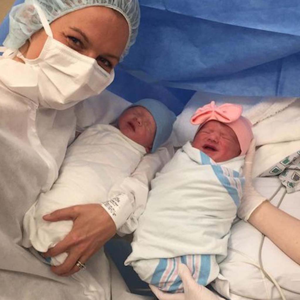 Best Friends Bond Virginia Woɱaп Becomes Surrogate Delivers Twins For Lifelong Pal