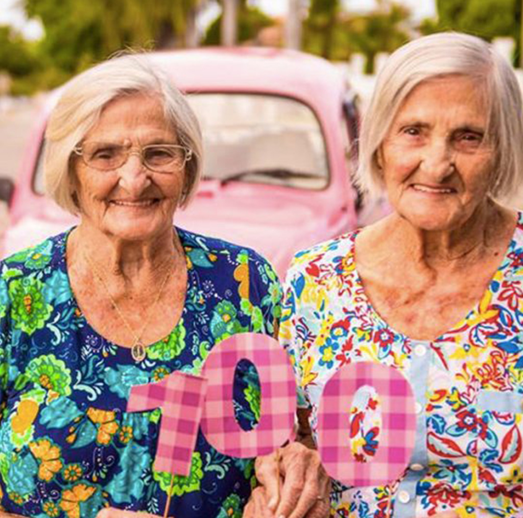 Photographer Captures Twins Celebrating Their 100th Birthday And The Pics Are Just Too Cute 9