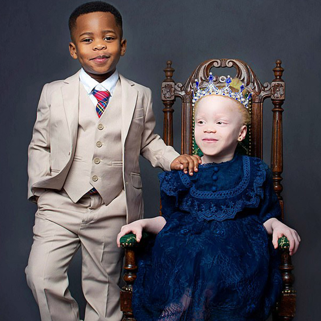 “Capturing Diversity: Photographer’s Breathtaking Images of Twins, One ...