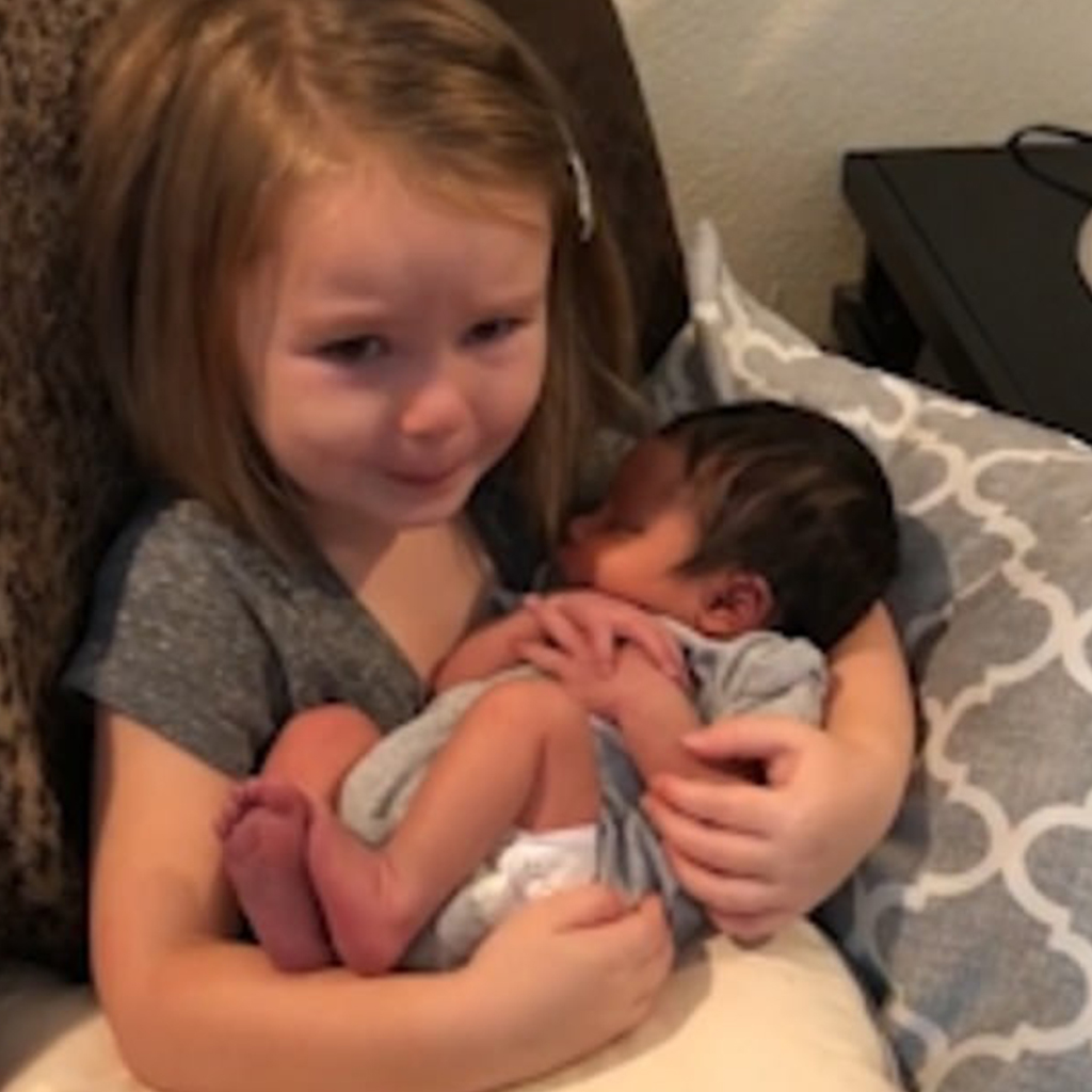 Little Girl Gets Emotional Meeting Her Baby Cousin For The First Time 3
